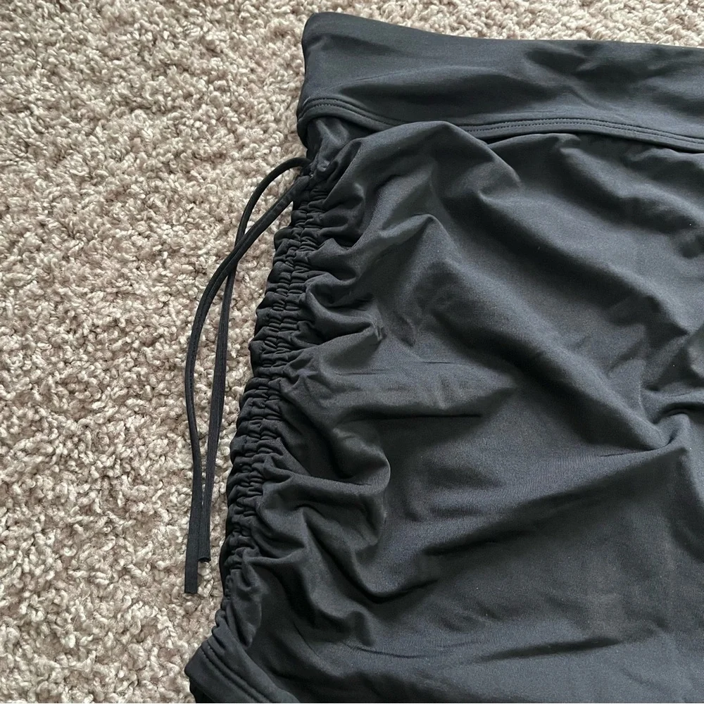 EUC Women's Athleta Cinched Skirt size XXS in Black - Picture 2 of 4